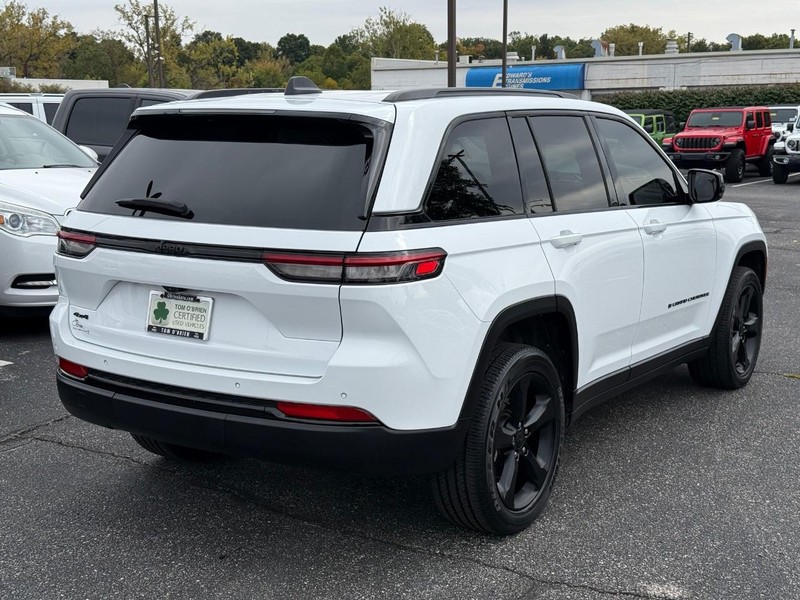Jeep Grand Cherokee Vehicle Image 03