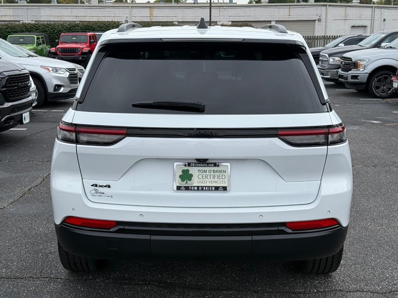 Jeep Grand Cherokee Vehicle Image 04