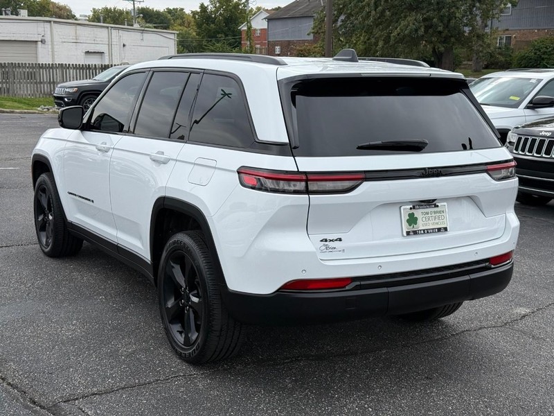 Jeep Grand Cherokee Vehicle Image 05