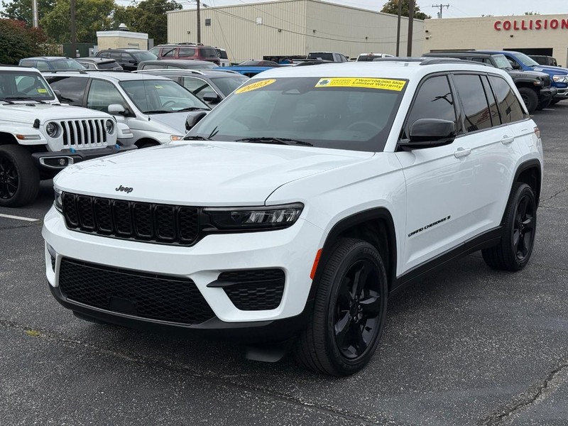 Jeep Grand Cherokee Vehicle Image 09