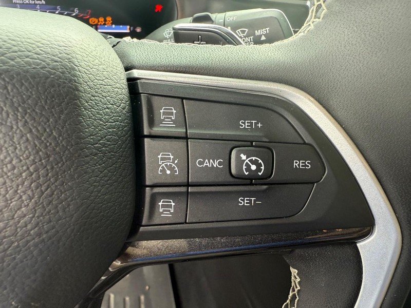 Jeep Grand Cherokee Vehicle Image 15