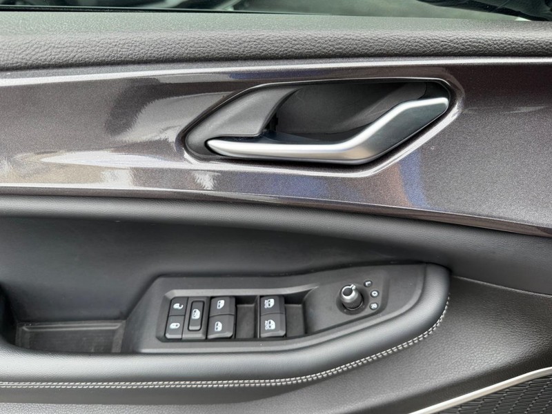 Jeep Grand Cherokee Vehicle Image 25