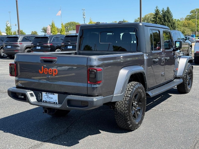 Jeep Gladiator Vehicle Image 03