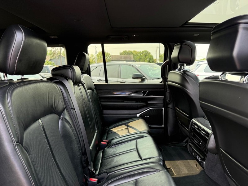 Jeep Wagoneer Vehicle Image 11