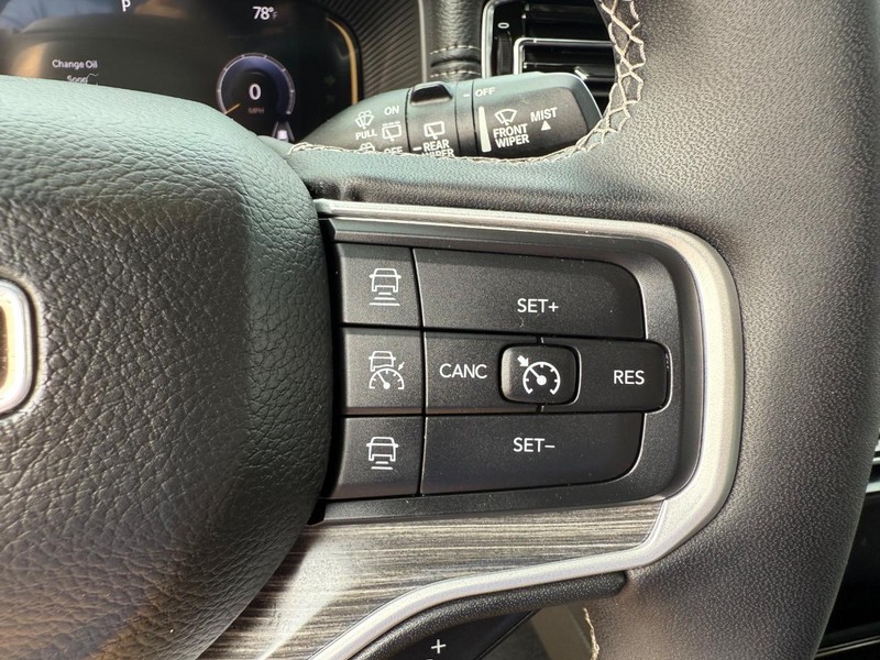 Jeep Wagoneer Vehicle Image 17