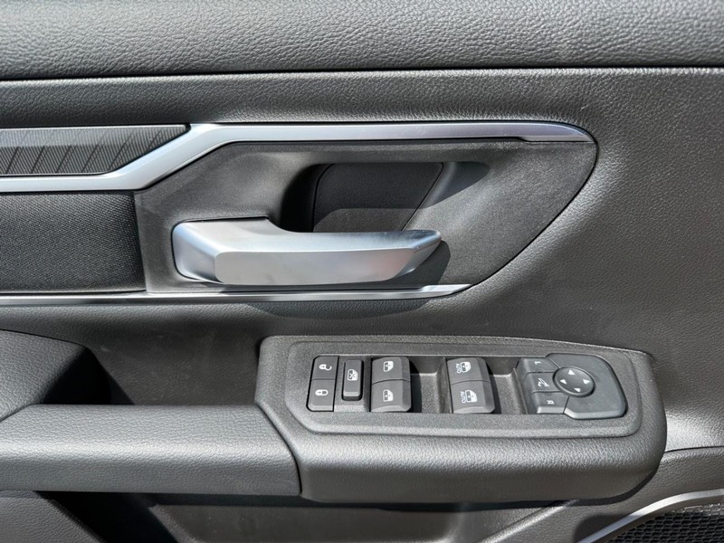 Ram 1500 Vehicle Image 16