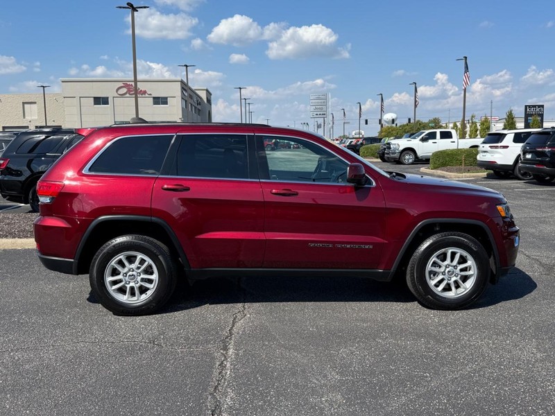 Jeep Grand Cherokee Vehicle Image 02