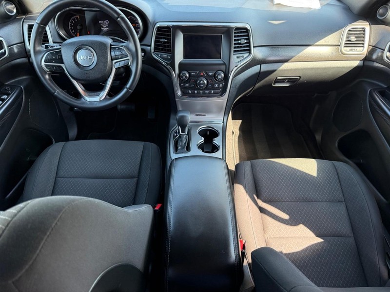 Jeep Grand Cherokee Vehicle Image 11