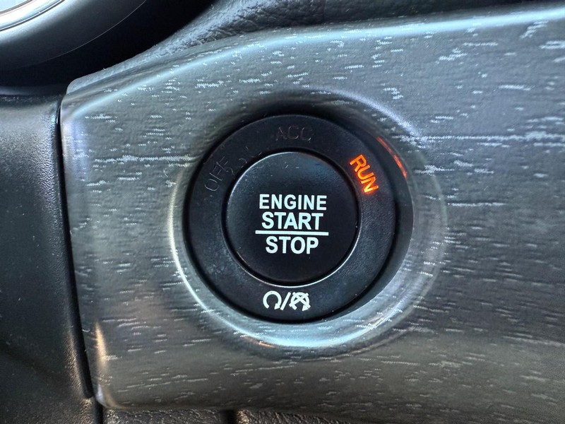 Jeep Grand Cherokee Vehicle Image 15