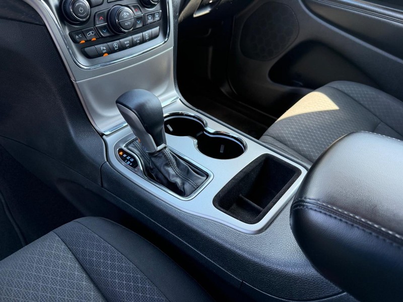 Jeep Grand Cherokee Vehicle Image 19