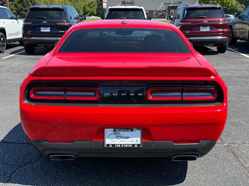 Dodge Challenger Vehicle Image 04