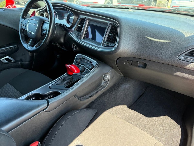 Dodge Challenger Vehicle Image 11