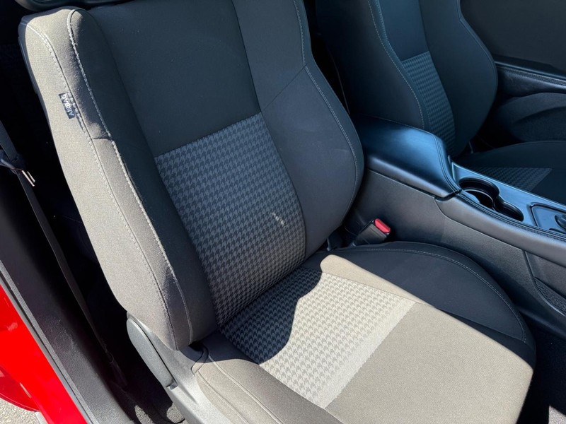 Dodge Challenger Vehicle Image 13