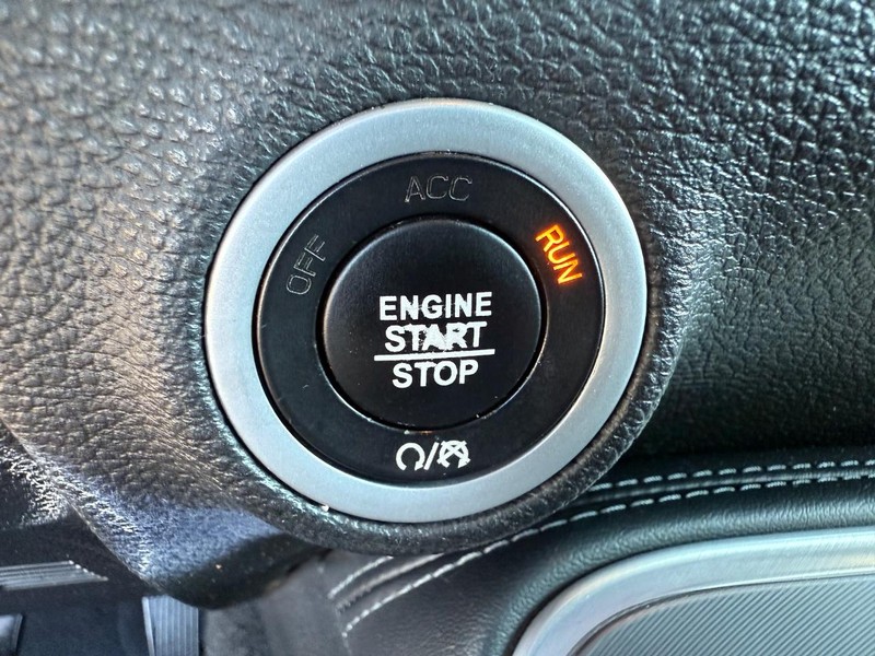Dodge Challenger Vehicle Image 16