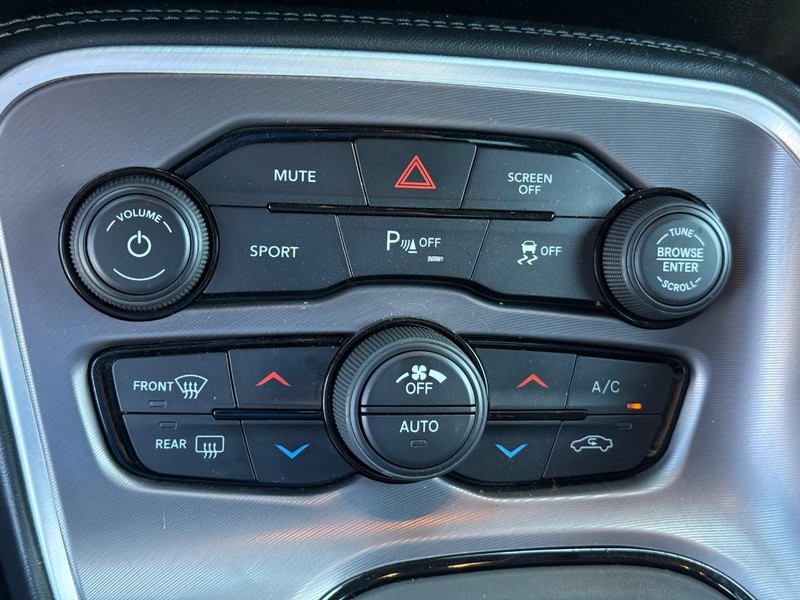 Dodge Challenger Vehicle Image 19