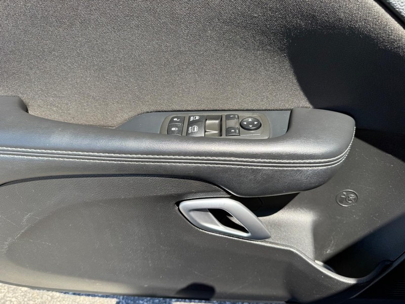 Dodge Challenger Vehicle Image 24