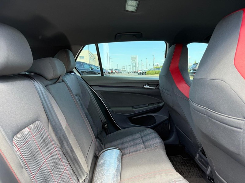 Volkswagen Golf GTI Vehicle Image 10