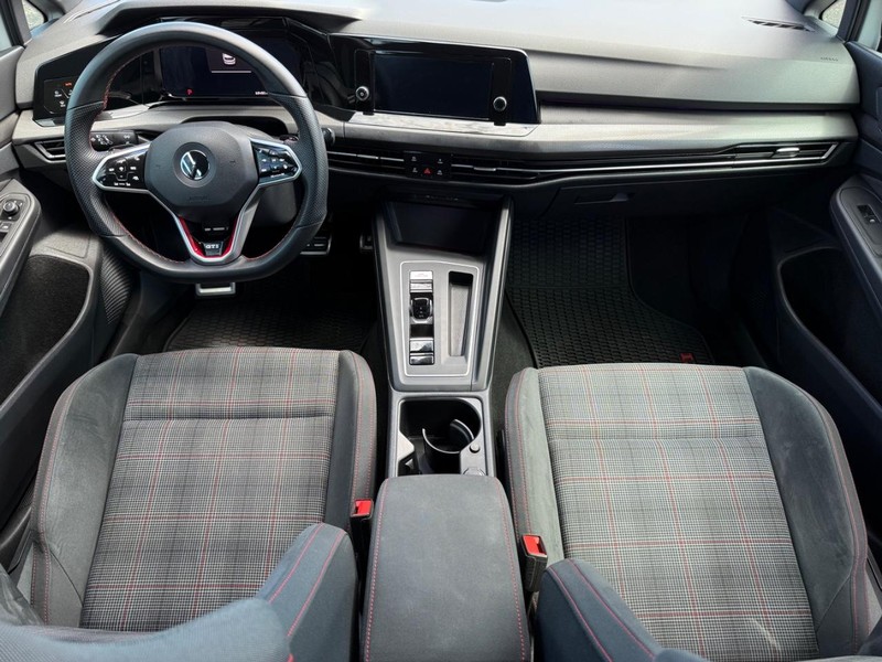 Volkswagen Golf GTI Vehicle Image 11