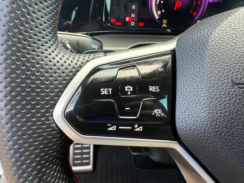 Volkswagen Golf GTI Vehicle Image 13