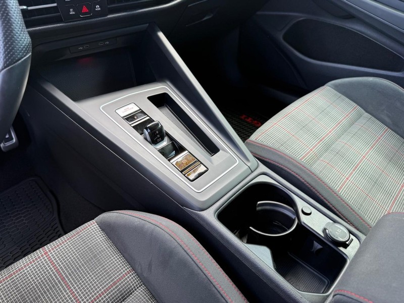 Volkswagen Golf GTI Vehicle Image 18