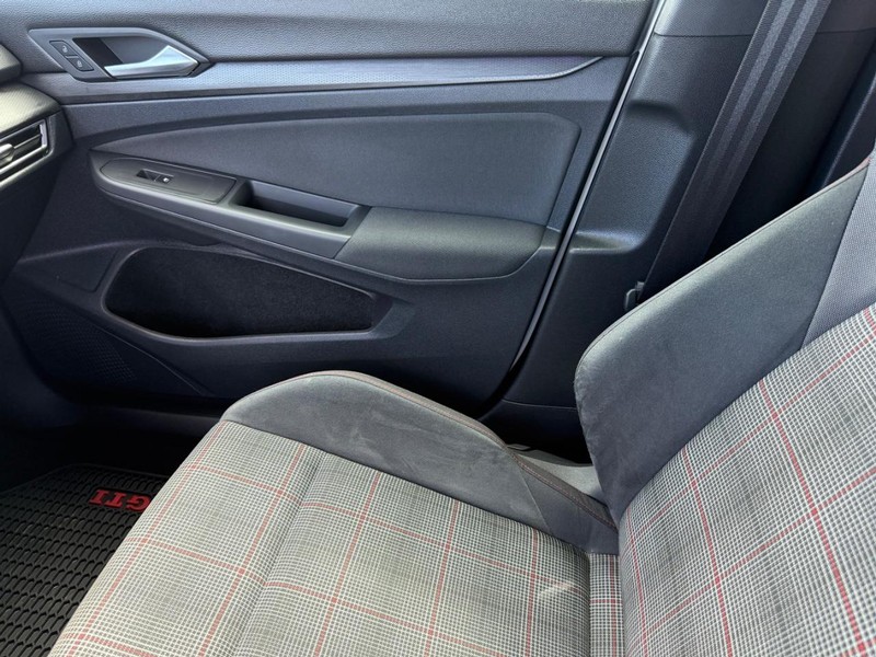 Volkswagen Golf GTI Vehicle Image 19