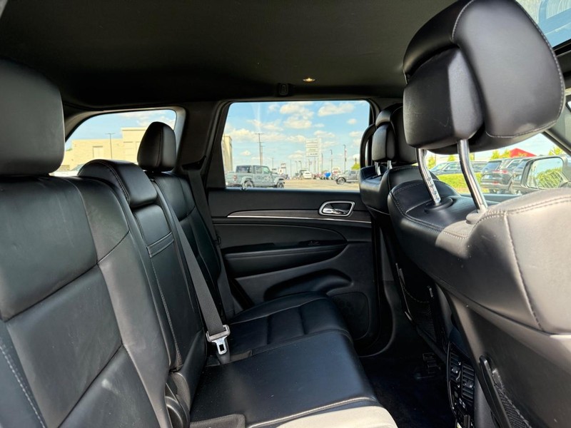Jeep Grand Cherokee Vehicle Image 11