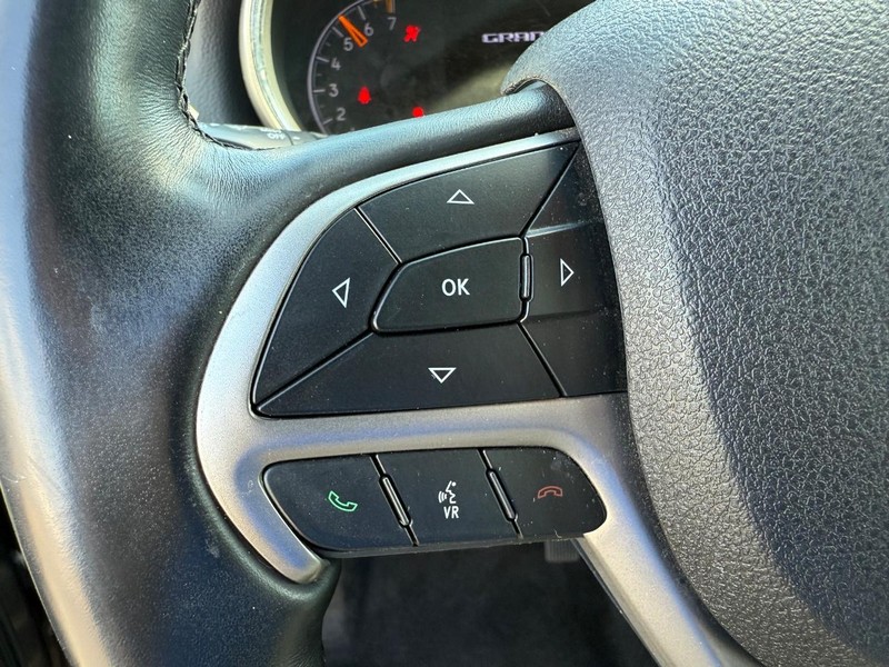 Jeep Grand Cherokee Vehicle Image 15