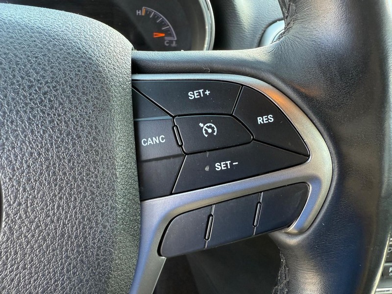 Jeep Grand Cherokee Vehicle Image 16