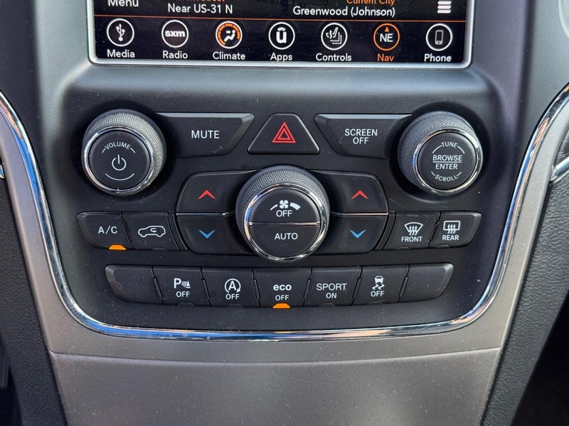 Jeep Grand Cherokee Vehicle Image 21