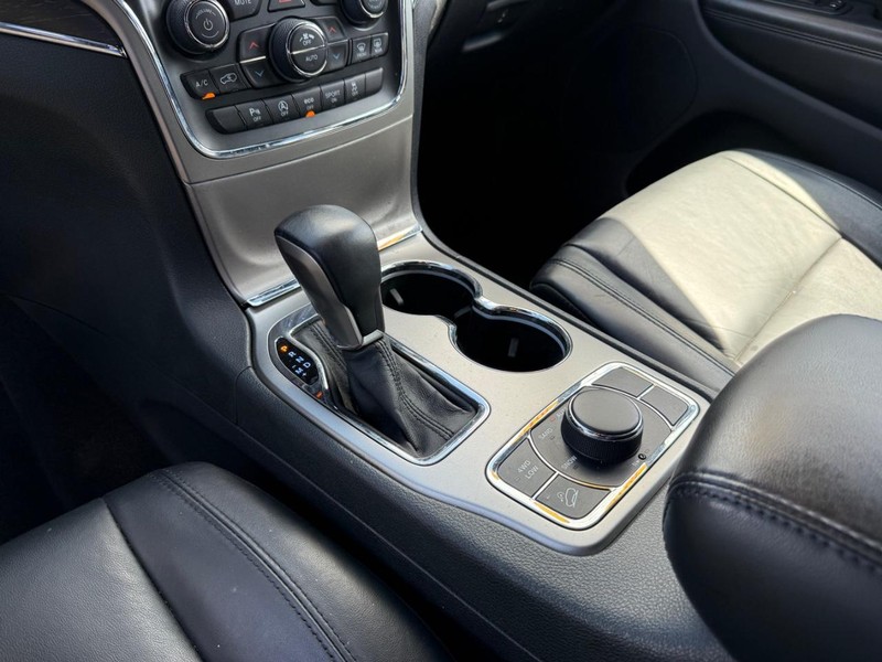 Jeep Grand Cherokee Vehicle Image 22