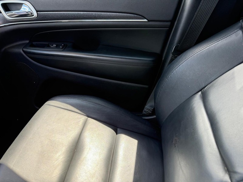 Jeep Grand Cherokee Vehicle Image 23
