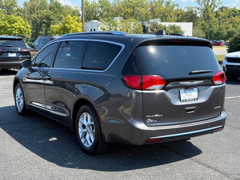 Chrysler Pacifica Vehicle Image 05