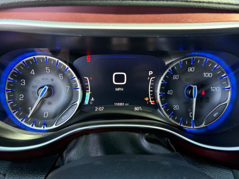 Chrysler Pacifica Vehicle Image 25