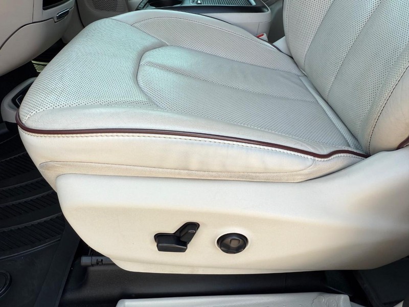 Chrysler Pacifica Vehicle Image 28