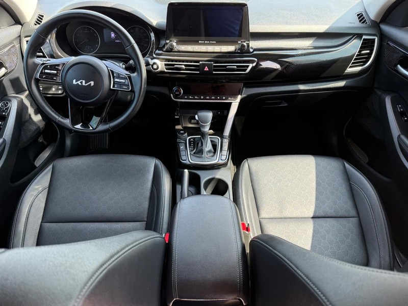 Kia Seltos Vehicle Image 12