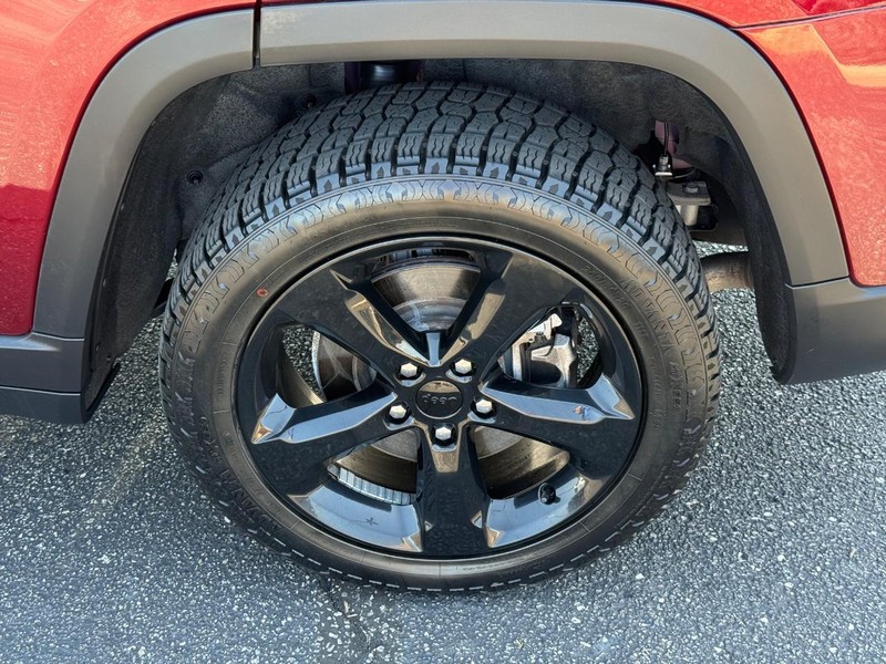 Jeep Grand Cherokee L Vehicle Image 06