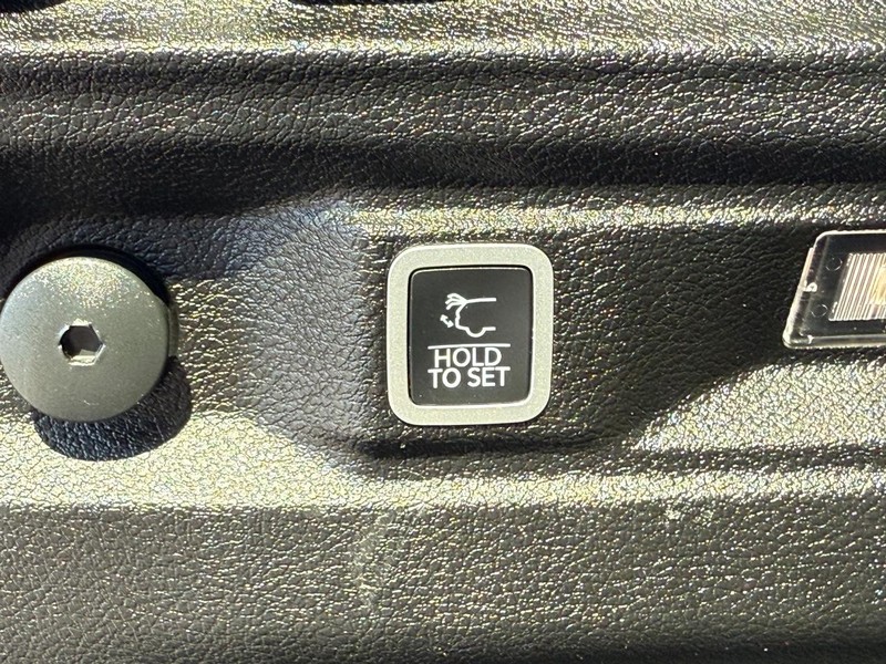 Jeep Grand Cherokee L Vehicle Image 08