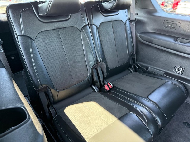 Jeep Grand Cherokee L Vehicle Image 12