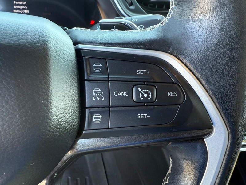 Jeep Grand Cherokee L Vehicle Image 16