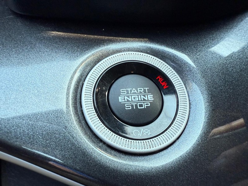 Jeep Grand Cherokee L Vehicle Image 17