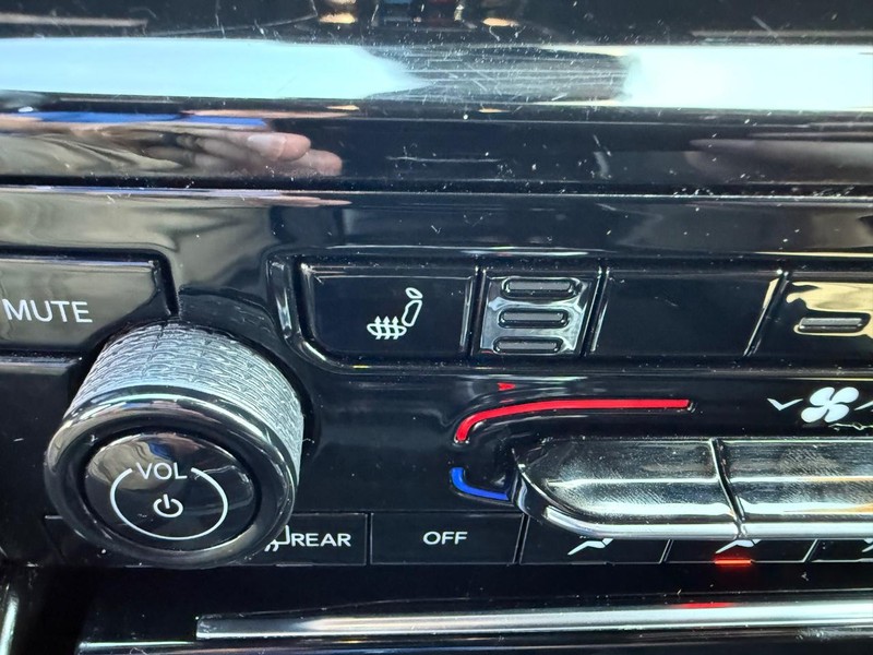 Jeep Grand Cherokee L Vehicle Image 18