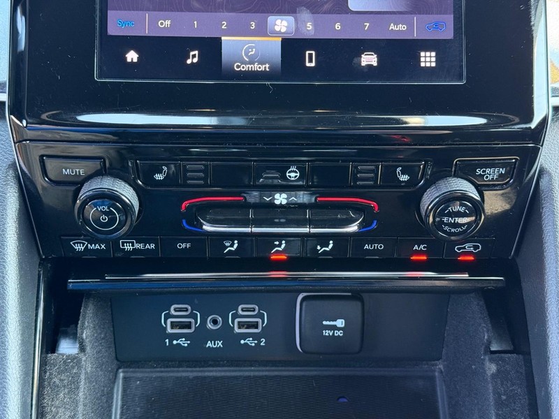 Jeep Grand Cherokee L Vehicle Image 21