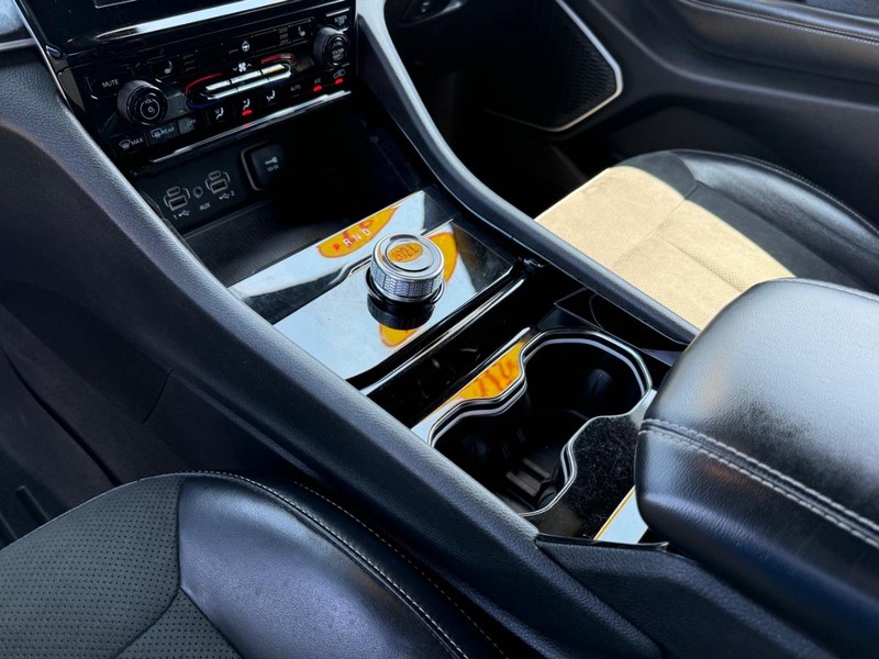 Jeep Grand Cherokee L Vehicle Image 22