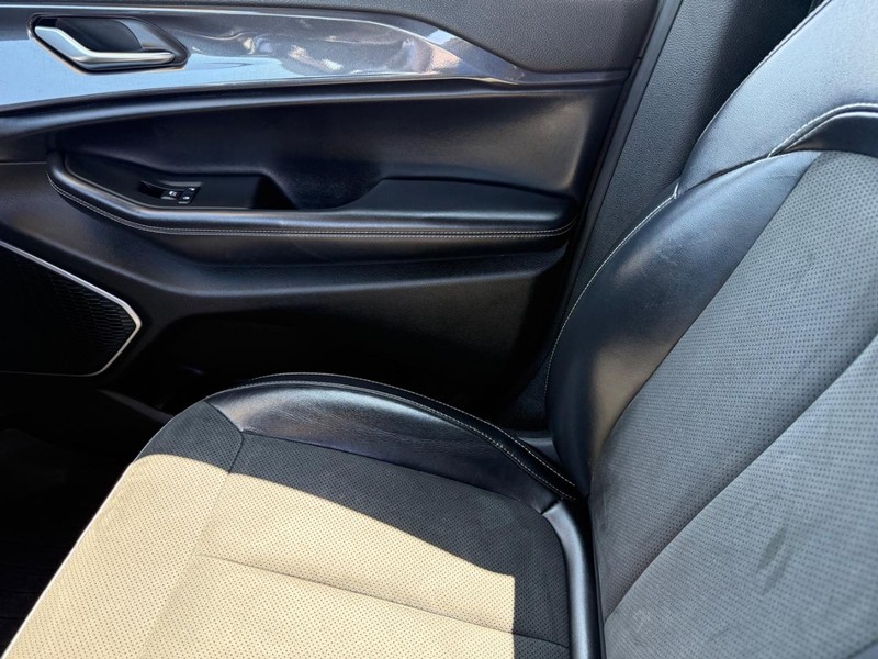 Jeep Grand Cherokee L Vehicle Image 23