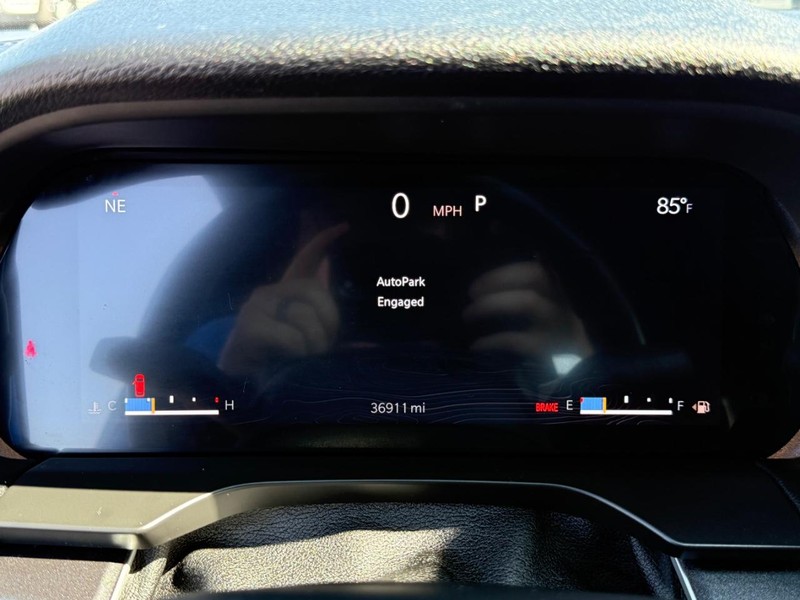 Jeep Grand Cherokee L Vehicle Image 24