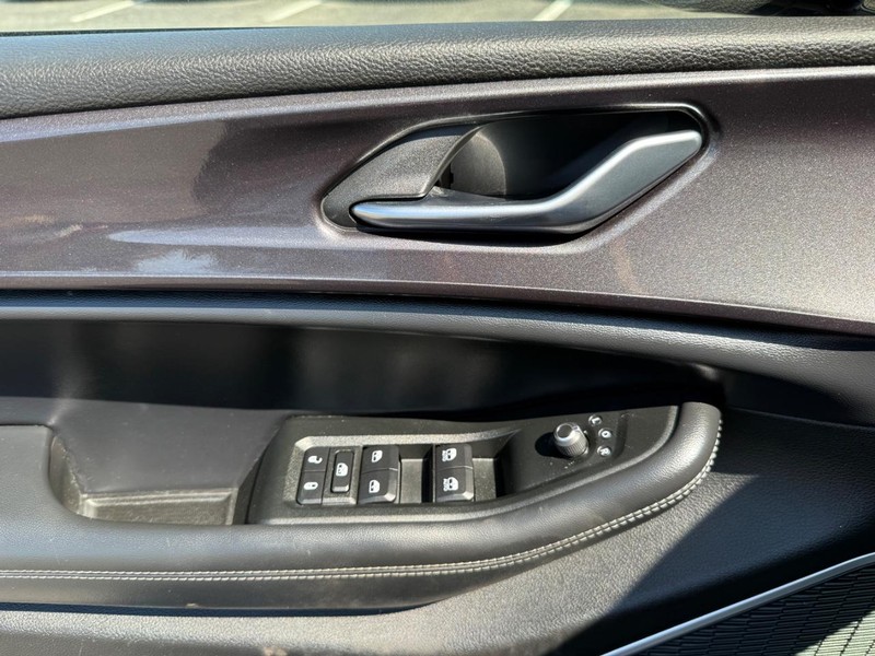 Jeep Grand Cherokee L Vehicle Image 26