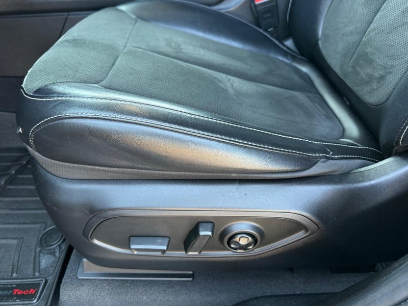 Jeep Grand Cherokee L Vehicle Image 27