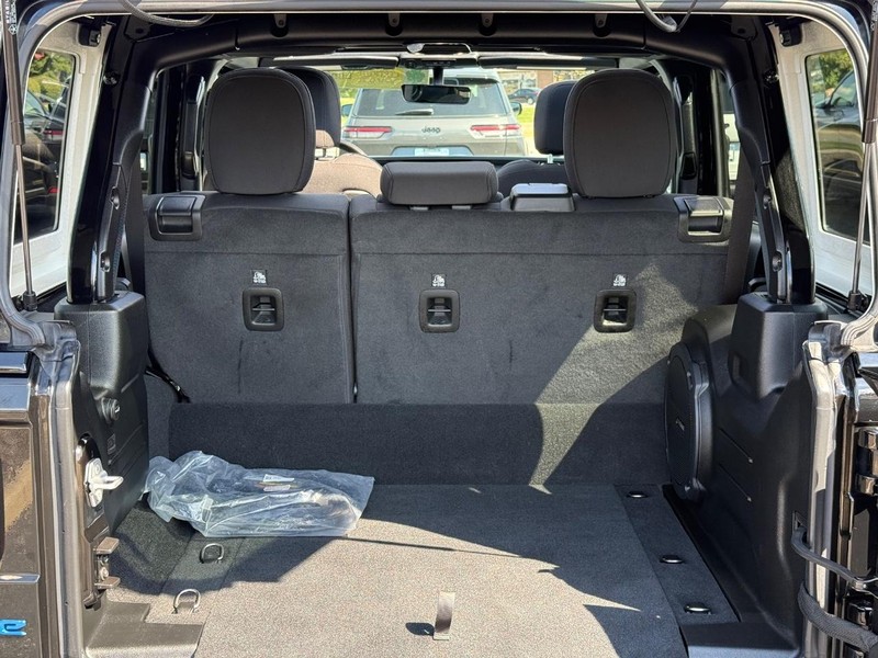 Jeep Wrangler 4xe Vehicle Image 07