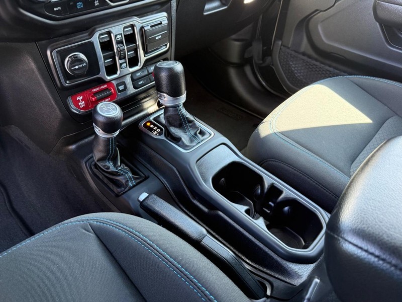 Jeep Wrangler 4xe Vehicle Image 21