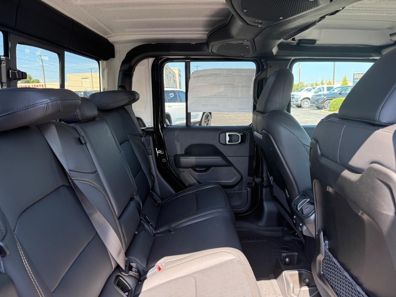 Jeep Gladiator Vehicle Image 04